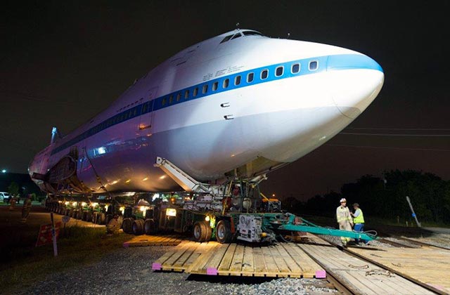 Laminated Mats Carrying 747
